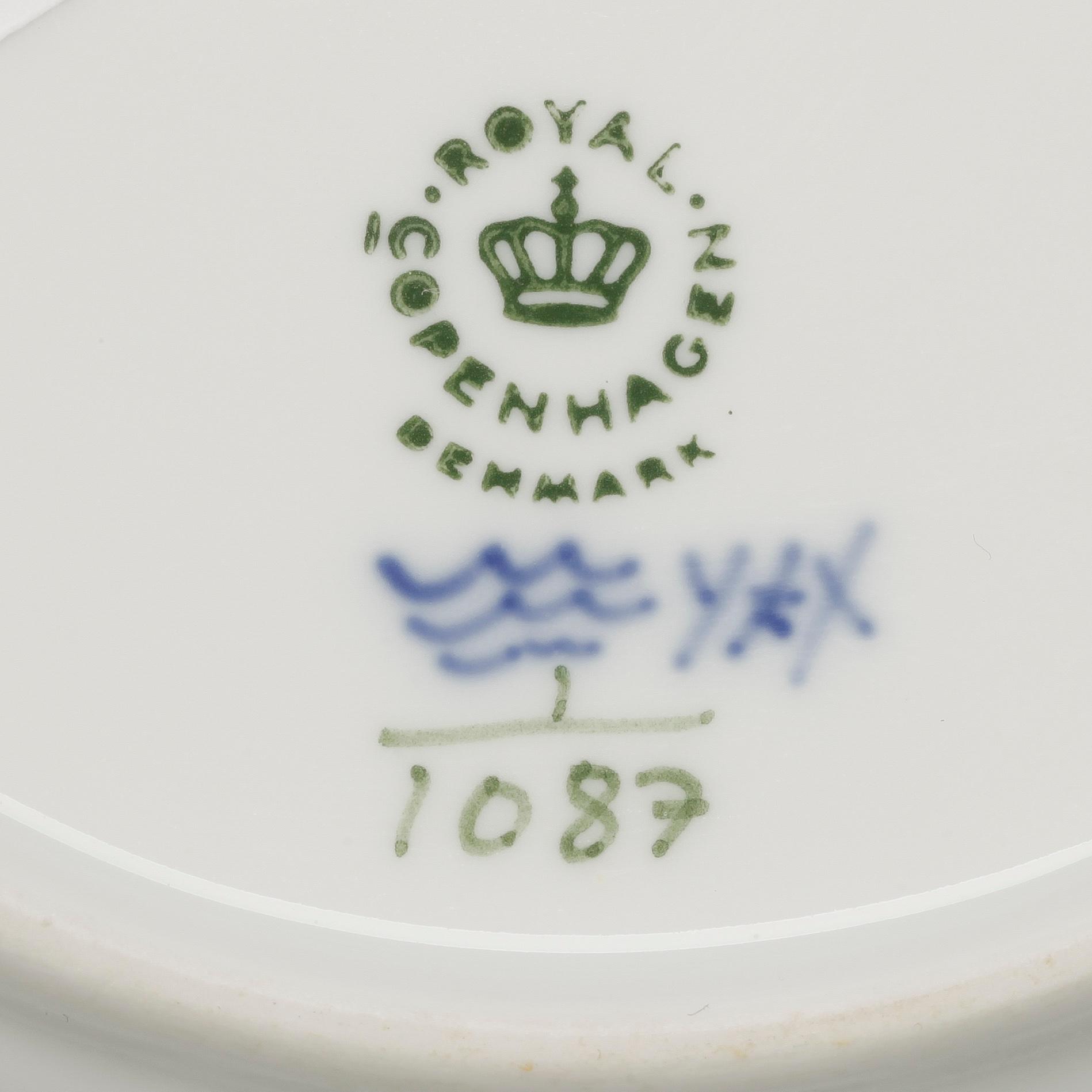 SERVISDELAR, 24 delar, porslin. "Musselmalet", Royal Copenhagen.