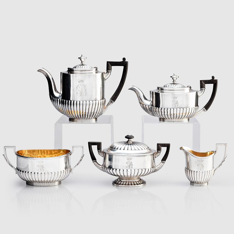 A Russian silver coffee- and teaset, 5 pieces, mark of Gratchev company, St Petersburg before 1899.