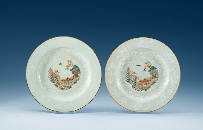 Tallrikar, ett par, kompaniporslin. Qing dynastin, Yongzheng (1723-1735).