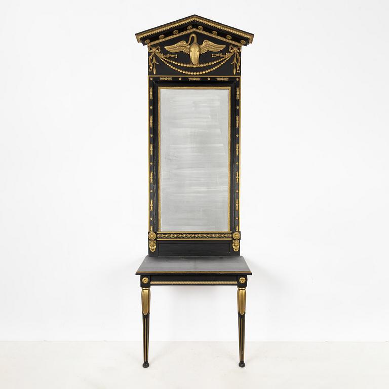 Spegel av Jonas Frisk (spegelfabrikör i Stockholm 1805-1824), Empire, samt senare konsolbord.