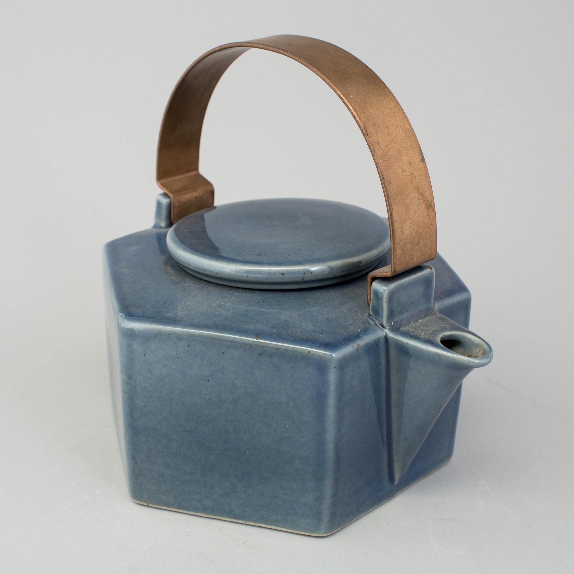 SIGNE PERSSON-MELIN, a six-sided teapot by Rörstrand.