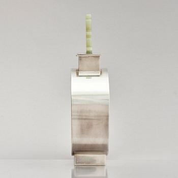 Inga Lagervall Ringbom, flaska med lock, sterling silver och nefrit, Stockholm 1978.