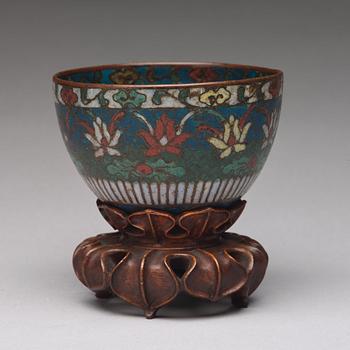 A cloisonné cup, Ming dynasty (1368-1644).