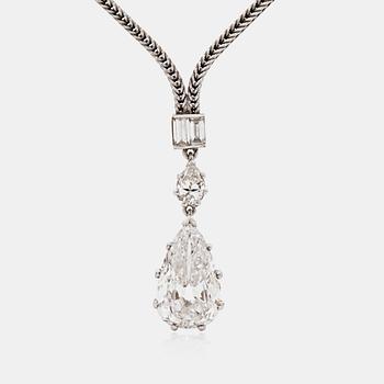 1256. COLLIER med droppformade diamanter, totalt ca 2.57 ct enligt uppgift samt mindre baguetteslipade diamanter.