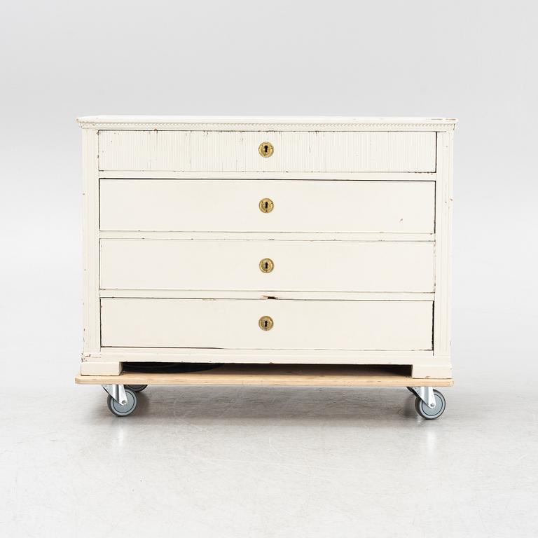 A painted chest of drawers, 19th Century.
