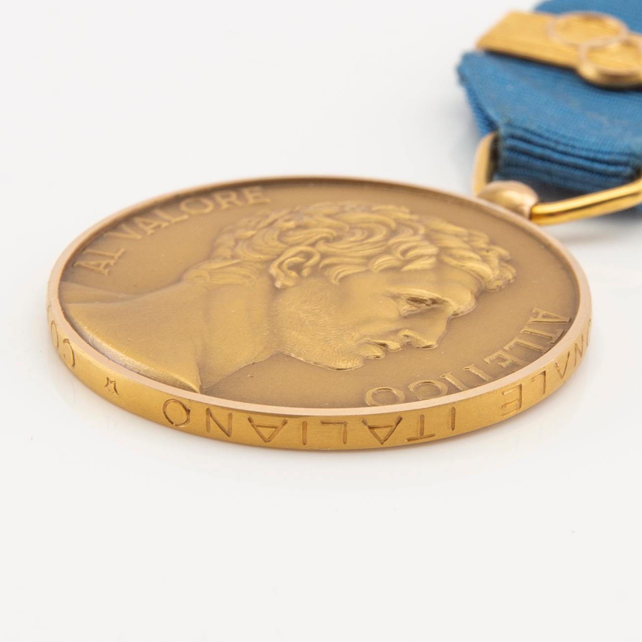 Athletic Valour Medal in 18K gold awarded to Francesco Gargano, Bertoni Milano Italy.