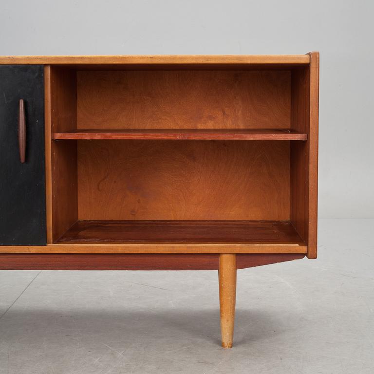 SIDEBOARD, "Trio", Nils Jonsson, Troeds, 1900-talets andra hälft.