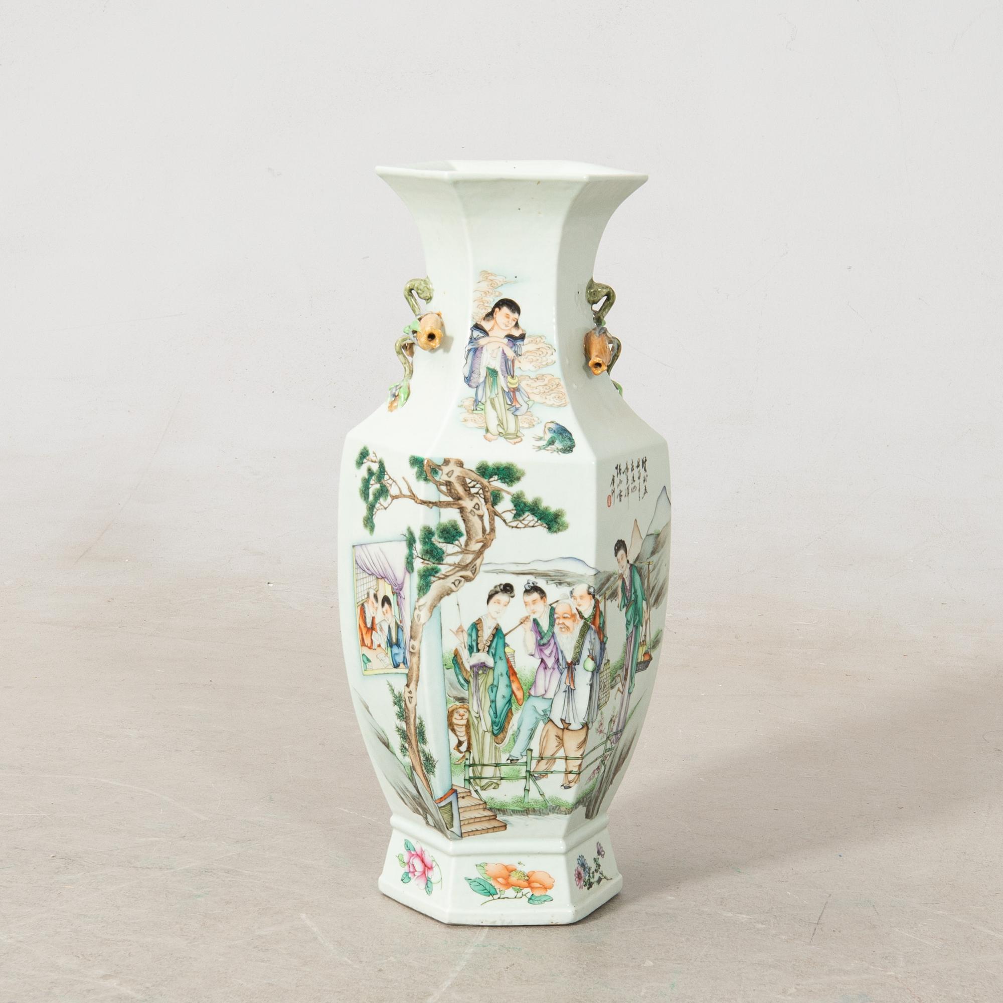 Floor vase China 20th century porcelain.