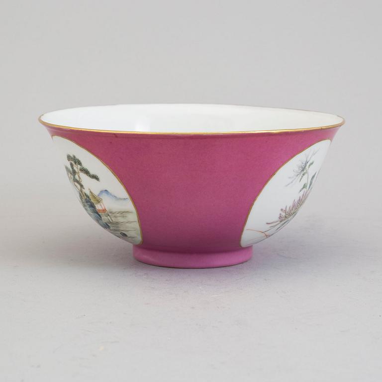 A pink-ground 20th century porcelain bowl, with Guangxus mark to the base.