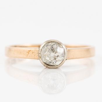 Ring, 14K gold, with old-cut diamond.