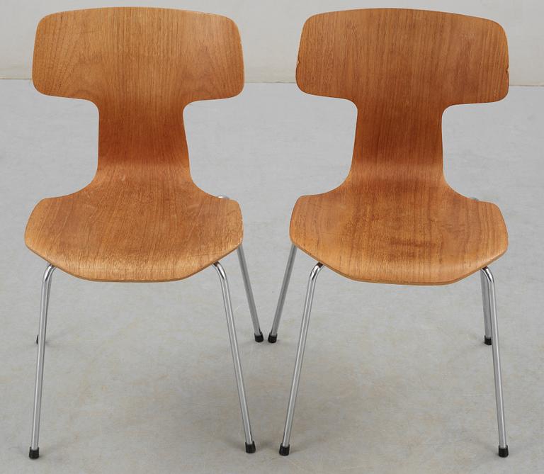 STOLAR, 2 st, modell 3105, Arne Jacobsen, Fritz Hansen, 1900-talets andra hälft.