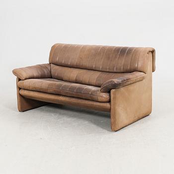 A two seater leather sofa by De Sede, Schweiz second half of the 20th century.