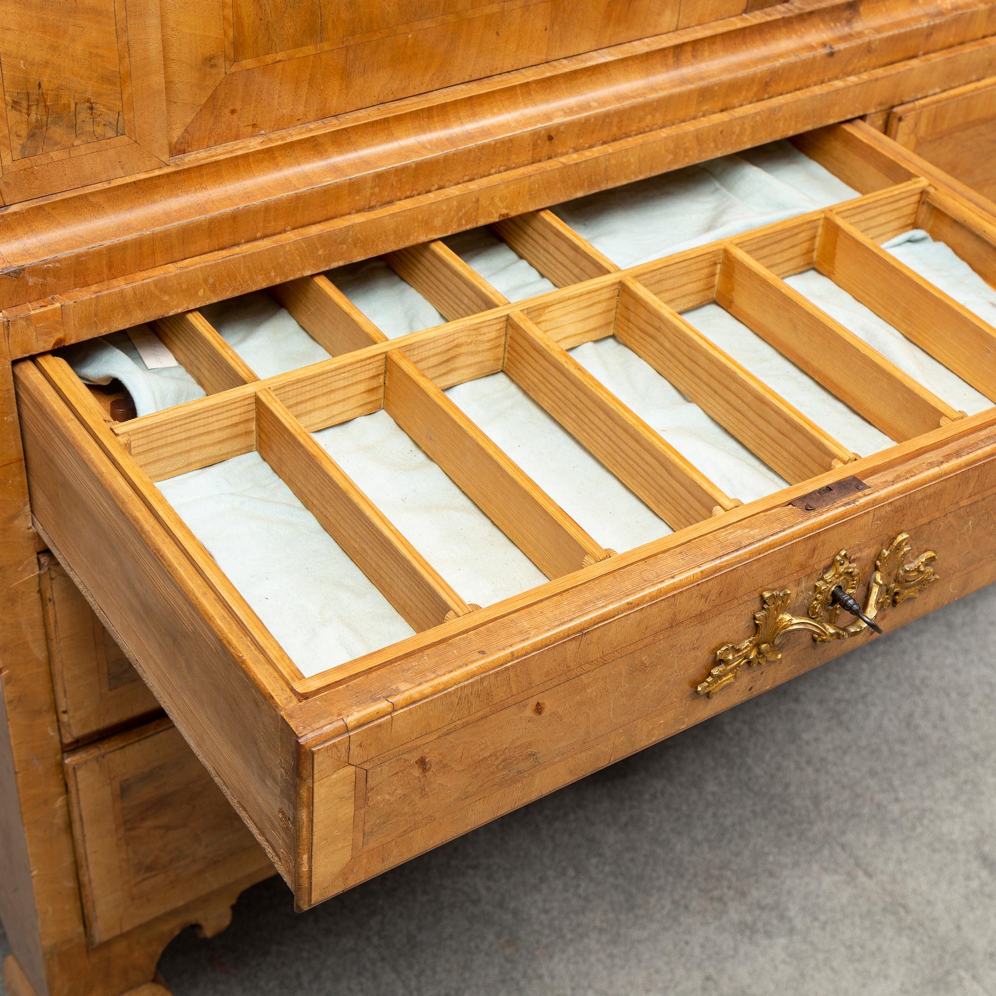 SKÅP, svensk rokoko, 1700-talets andra hälft.