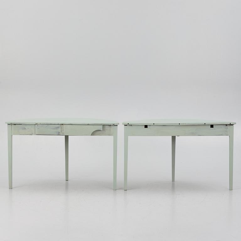 A dining table, second half of the 19th century.