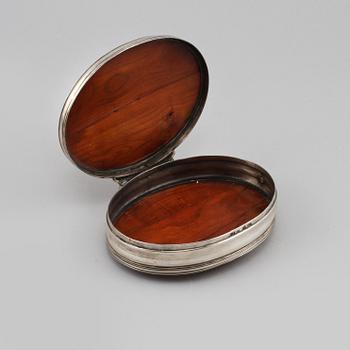DOSA, silver och trä, troligen Erik Linderoth d y, Umeå, 1843.