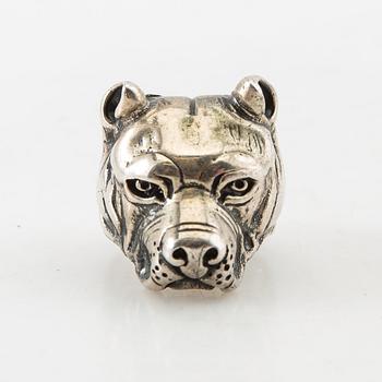 Ring, silver, in the form of a mastiff.
