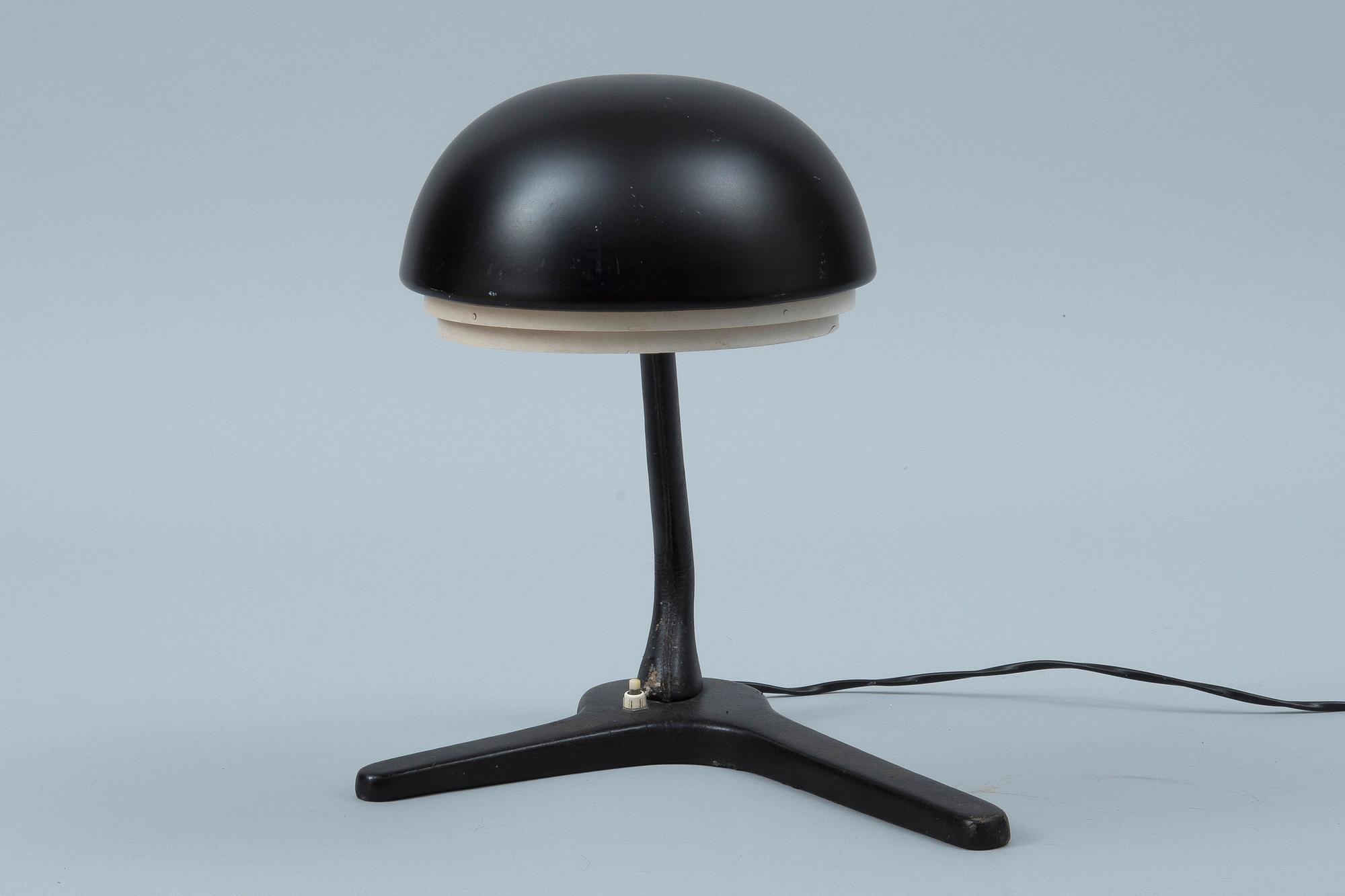 Alvar Aalto, BORDSLAMPA A 704.