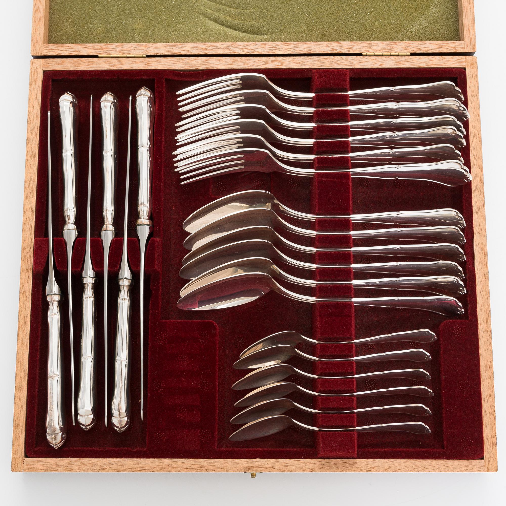 Bestickuppsättning, 24 delar, silver, "Chippendale", 1992-99. I besticklåda.