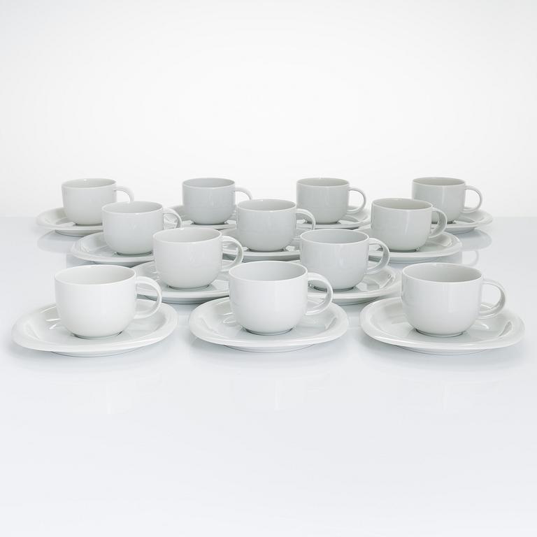 Timo Sarpaneva, A 74-piece 'Suomi' tableware set in porcelain, Rosenthal Studio-linie, 1980s. Design year 1976.