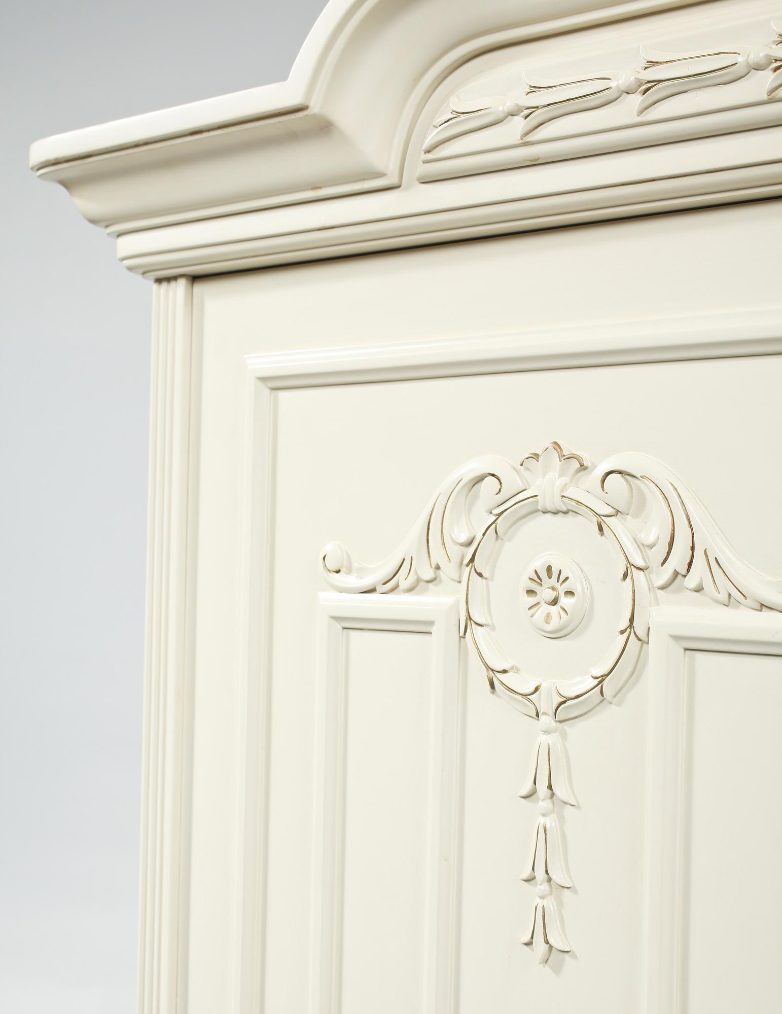 SKÅP, gustaviansk stil, 1900-talets andra hälft.