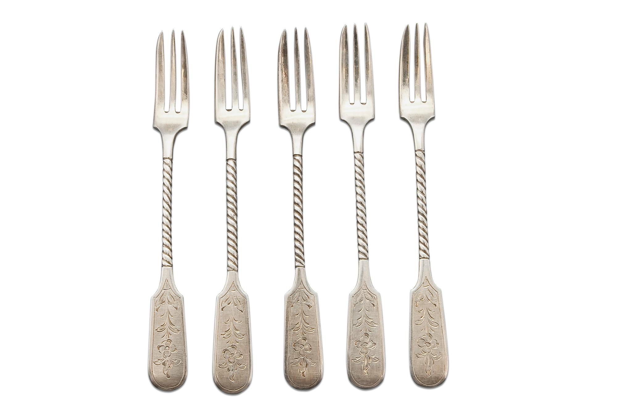 DESSERTGAFFLAR, 5 st, 84 silver. Otydlig kontrollstämpel 1896-1908. Stämplade AH. Tot. vikt ca 113 g.