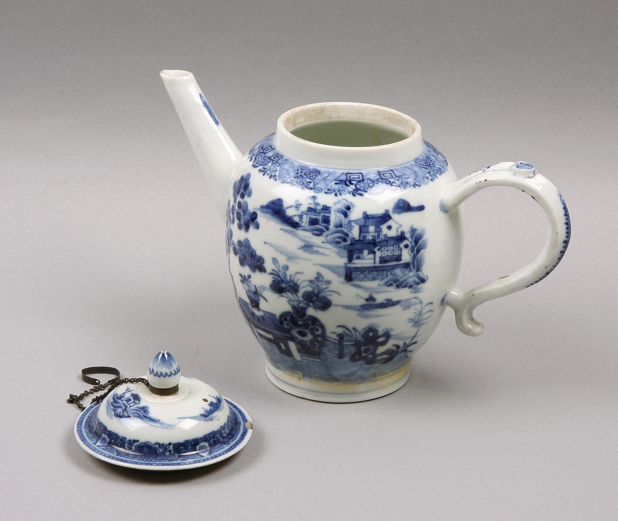 TEKANNA, porslin, sent 1700-tal.