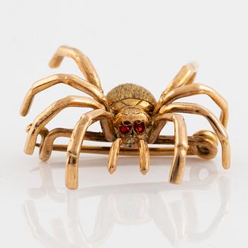 Gold spider brooch.
