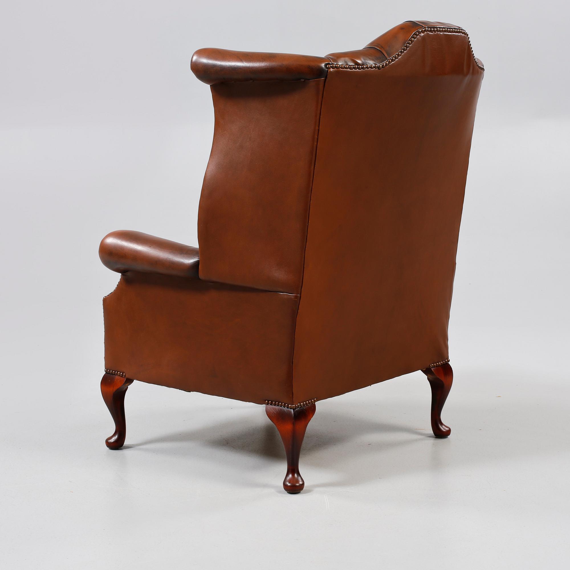 FÅTÖLJ, Chesterfield-modell, 1900-talets andra hälft.