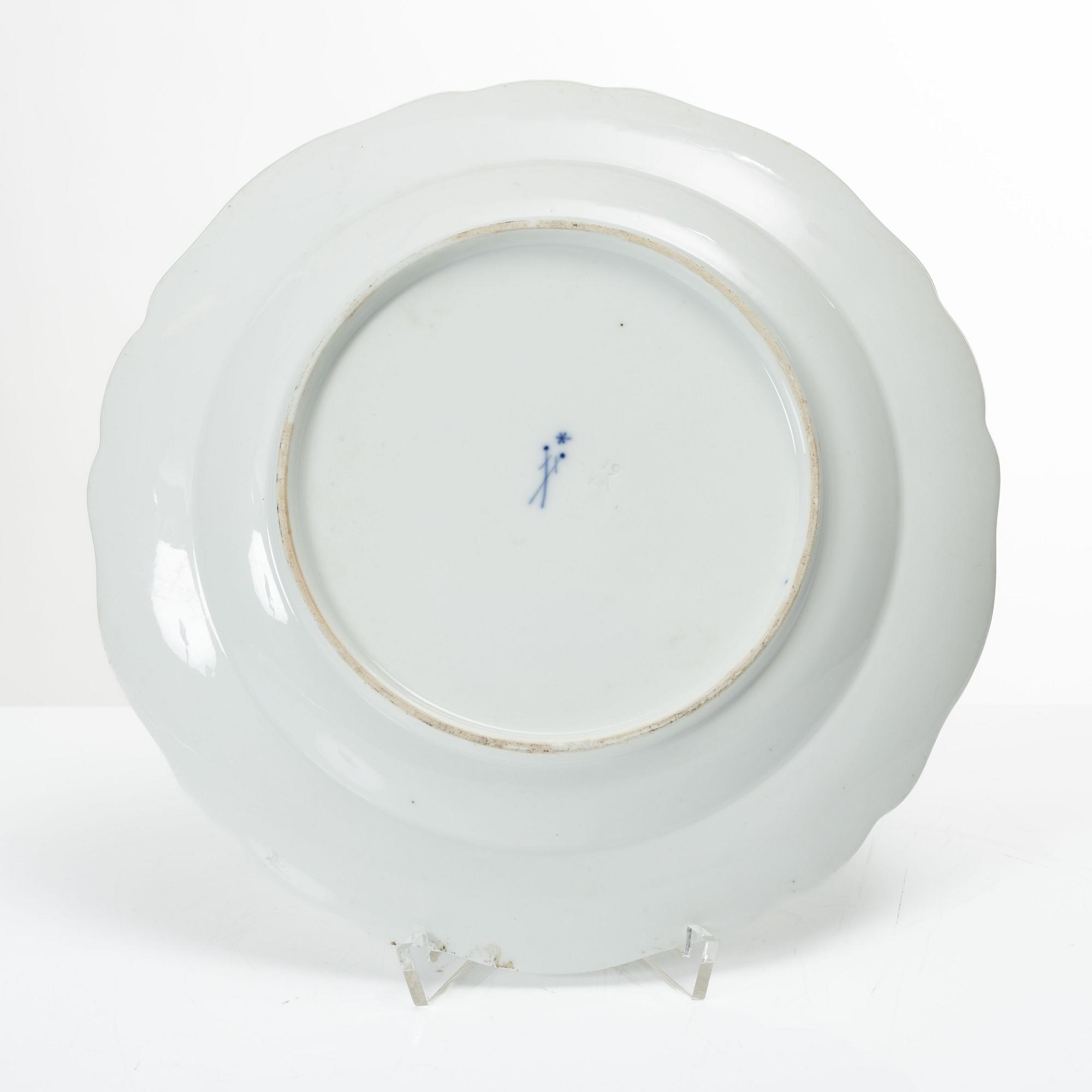 A pair of Meissen Marcolini dishes, circa 1800.