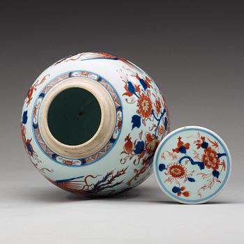 An imari jar with cover, Qing dynasty, Qianlong (1736-95).