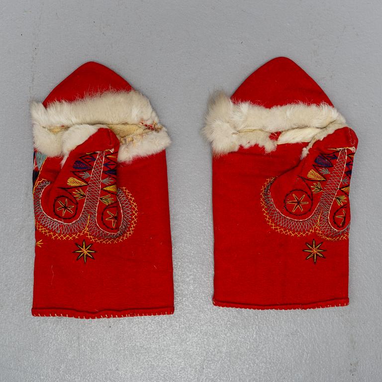 Folkdräkt Delsbo, 10 delar, Hälsingland, delvis daterad.