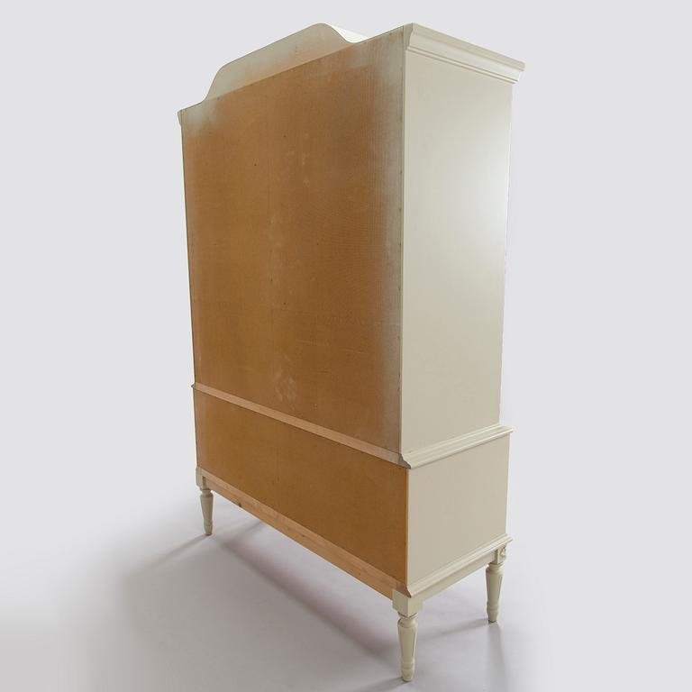 Matsalsskåp, gustaviansk stil, 1900-talets andra hälft.