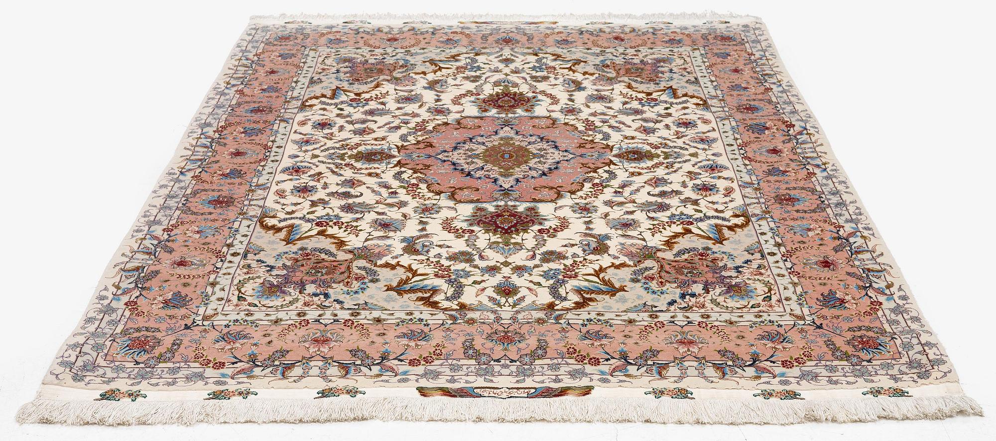 Matta, Old Täbris, Nordvästra Persien, part silk, signerad, ca 215 x 151 cm.