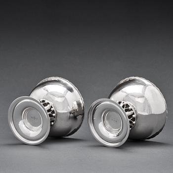 Georg Jensen, skålar 2 st, Köpenhamn  1915-1927 (otydligt), 830/1000 och 925/1000 silver, designnr 19 & 19A.