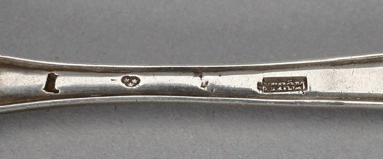TESKEDAR, 12 st, silver, 1700-1800-tal. Bl a D. Schwart, Karlskrona, 1803. Tot vikt 170 gram.