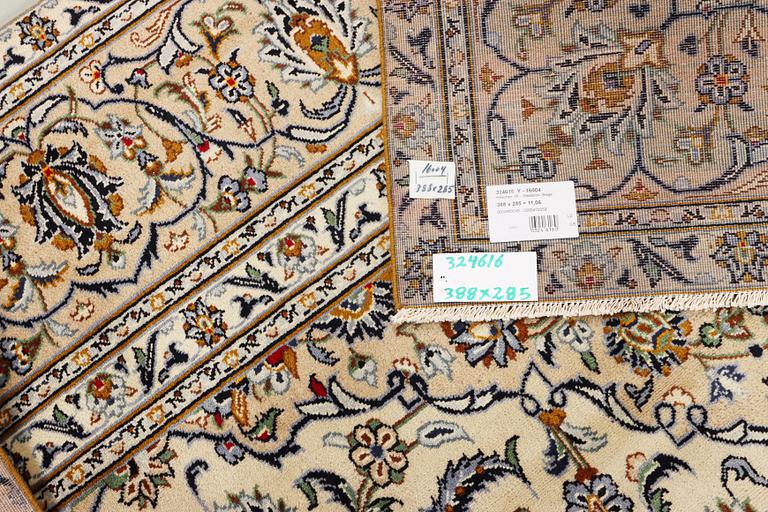 A Kashan carpet, c. 388 x 285 cm.