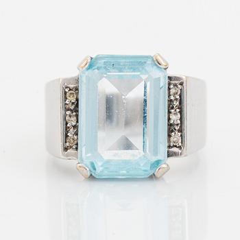 Ring med smaragdslipad topas och briljantslipade diamanter.