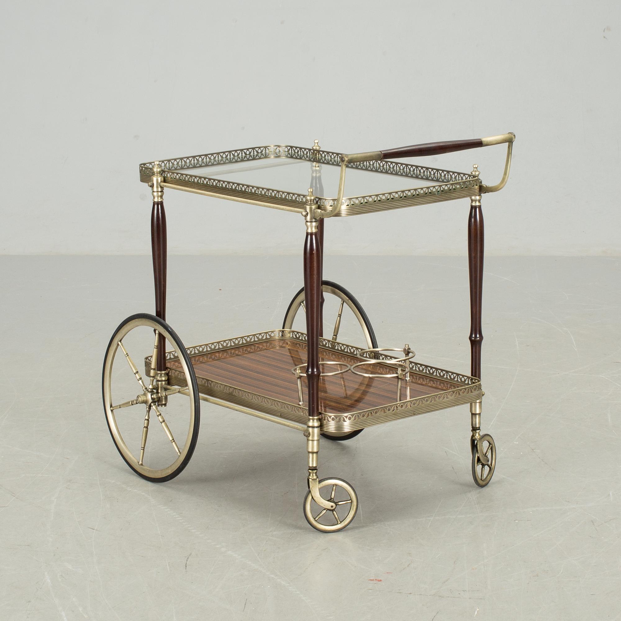 SERVERINGSVAGN, 1900-talets senare del.