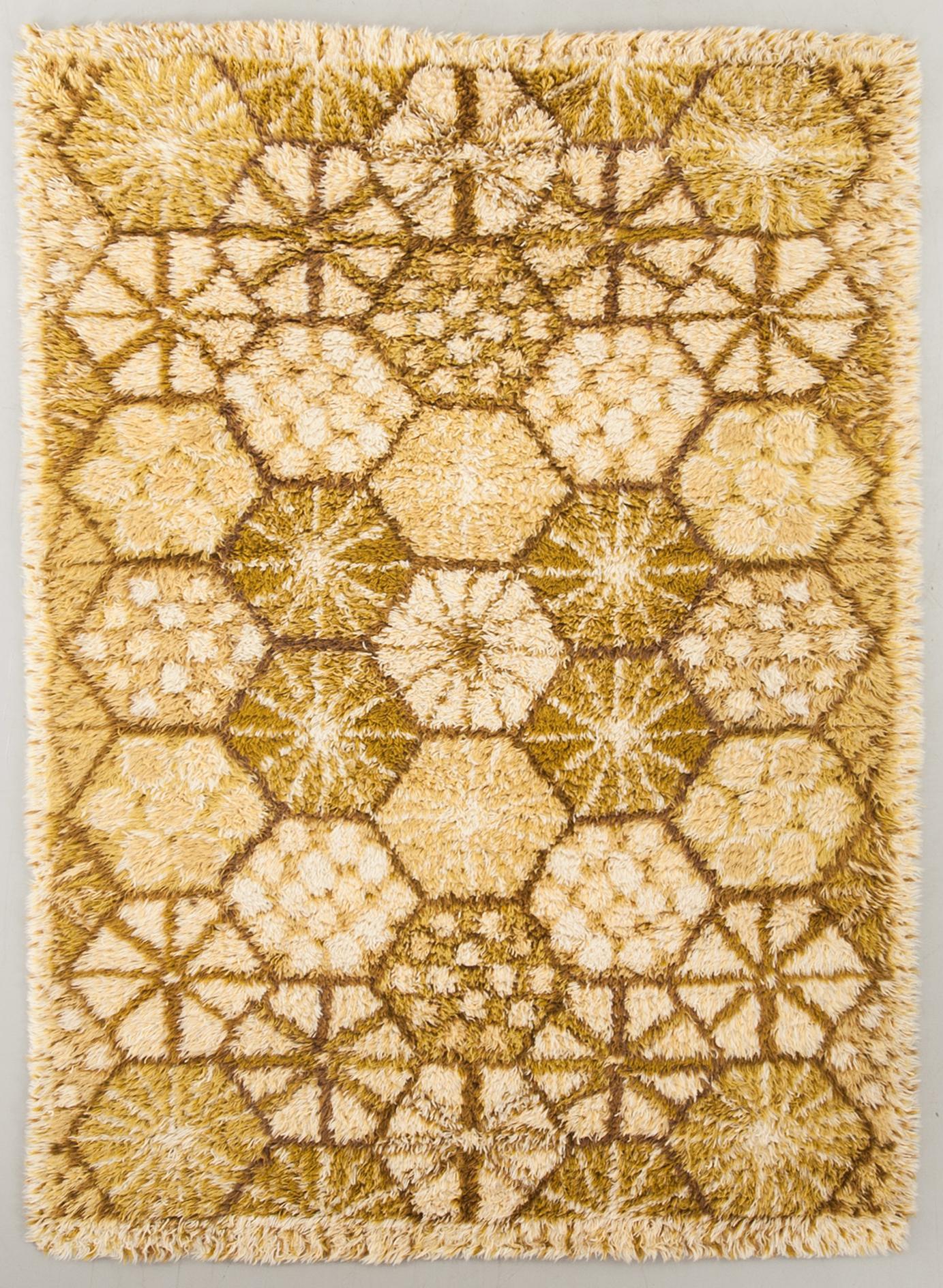 MATTA. Maskinvävd rya, "Stjärnor", Marianne Richter, Östergyllen. Ca 227 x 163 cm.