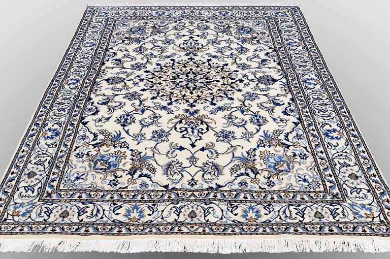 A carpat, Nain part silk, ca 238 x 152 cm.