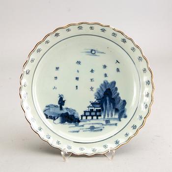 A blue and white dish, Japan, 19th Century.