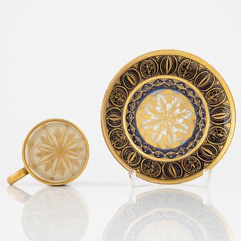 Kopp med fat, porslin, Frankrike, 1800-tal.