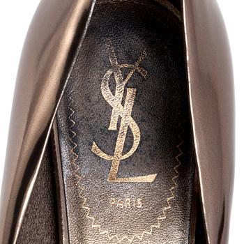 YVES SAINT LAURENT, a pair of ladies pumps. Size 37 1/2.