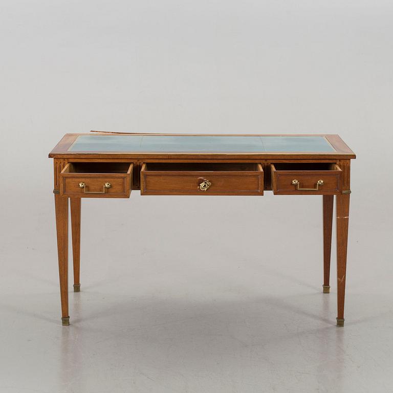 SKRIVBORD med stol England 1900-tal.