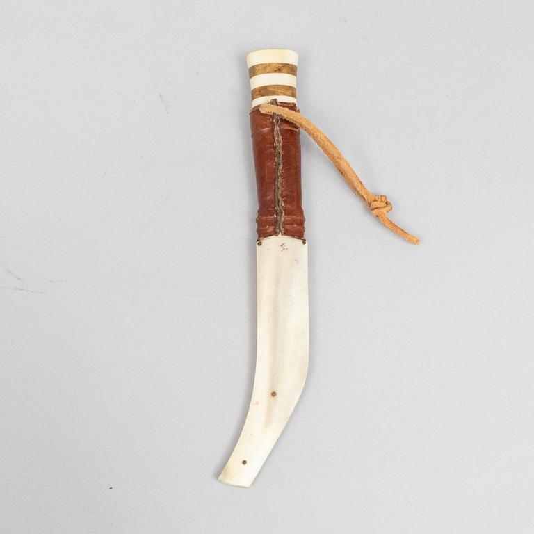 Sune Enoksson, reindeer horn knife, signed.