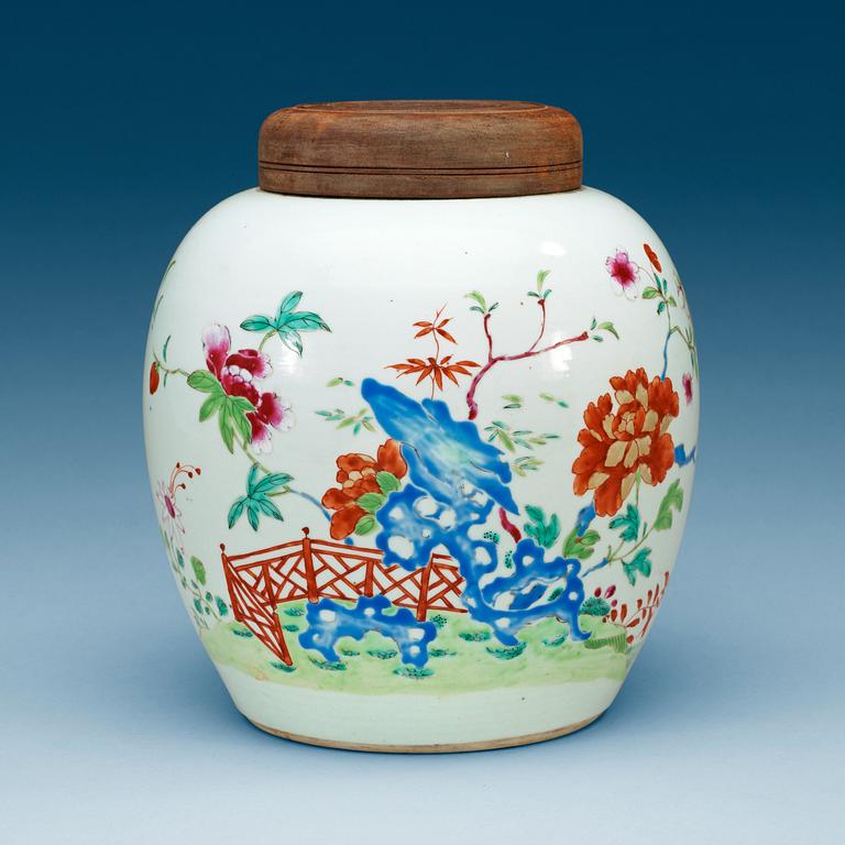 A famille rose jar, Qing dynasty, Qianlong (1736-95).