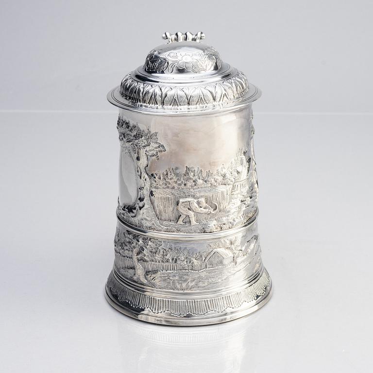 Thomas Whipham & Charles Wright, dryckeskanna, silver, London 1766.