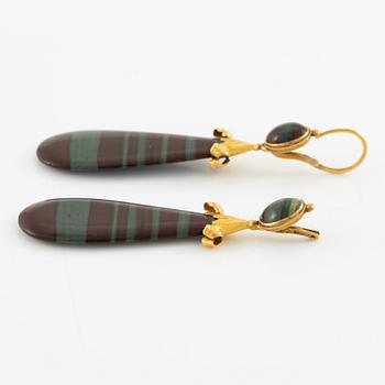 A pair of earrings 18K gold and quartz.