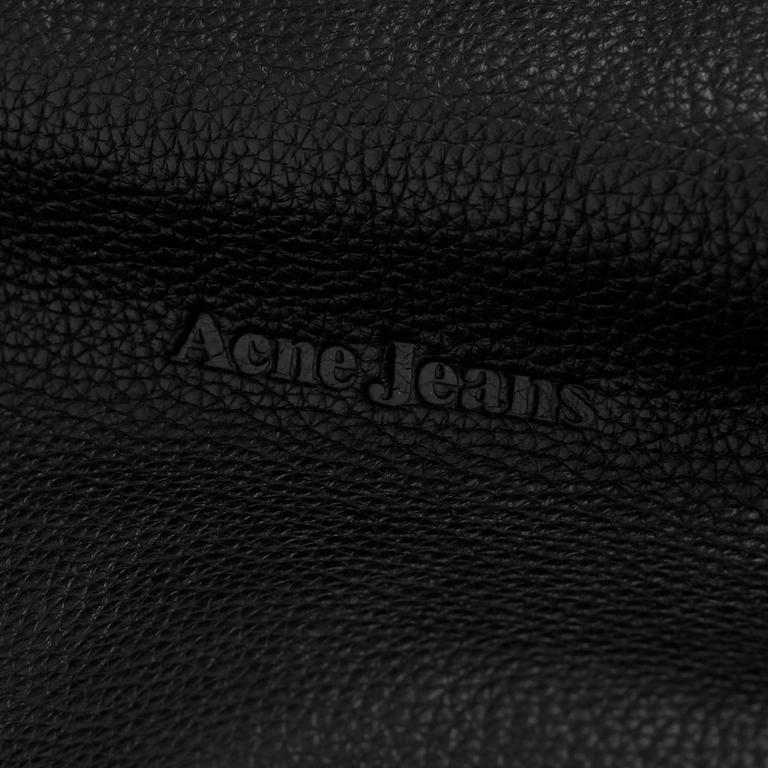 VÄSKA, Acne.