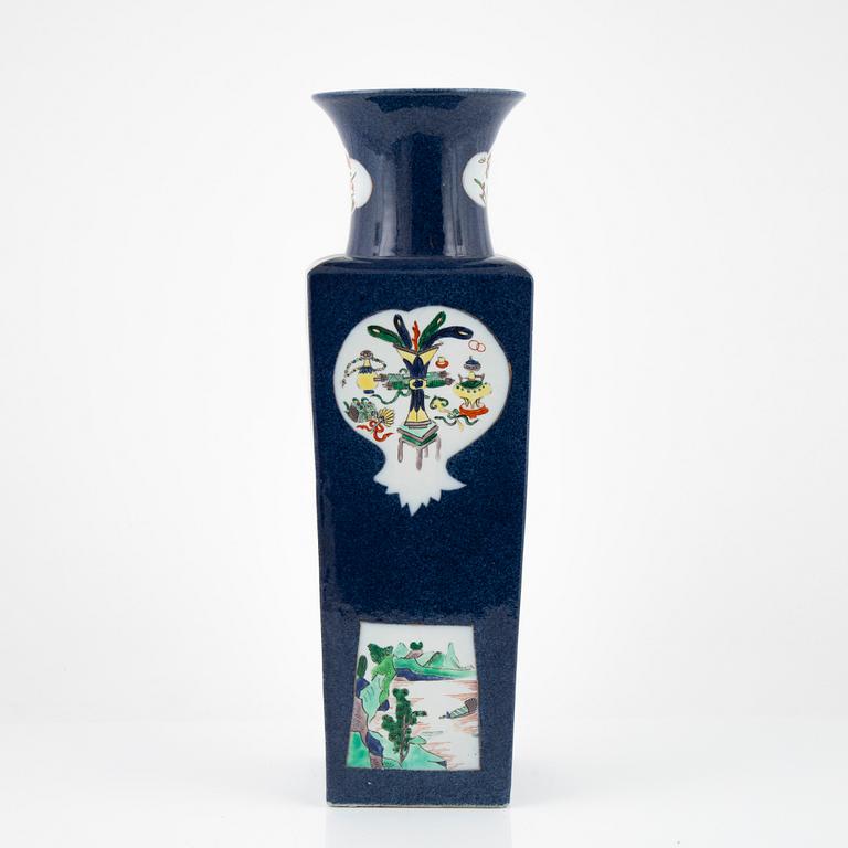 A Chinese Kangxi style vase, 20th Century.